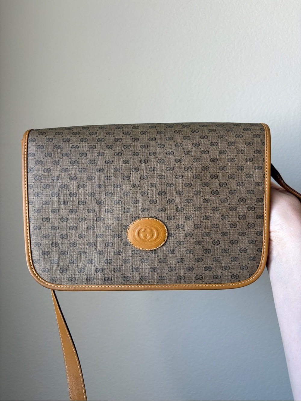 Vintage Gucci GG crossbody bag.